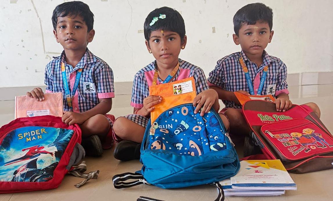 HOW TO PACK OUR SCHOOL BAG